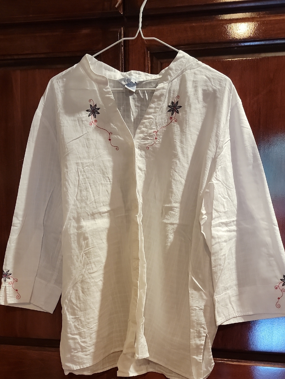 Koret White V-Neck Embroidered Blouse
